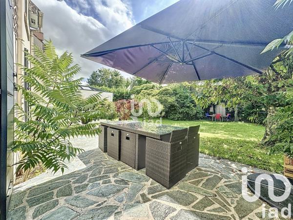 Maison 8 pièces de 228 m² à La Queue-en-Brie (94510)