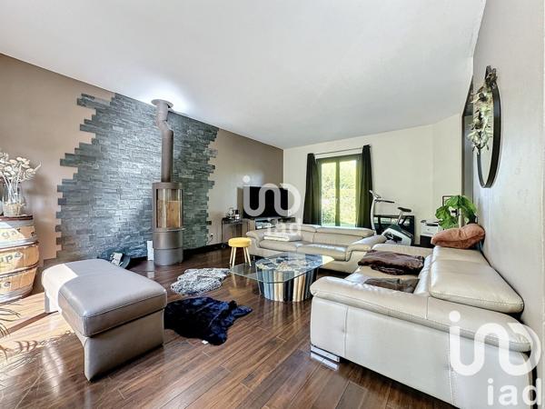 Maison 8 pièces de 228 m² à La Queue-en-Brie (94510)