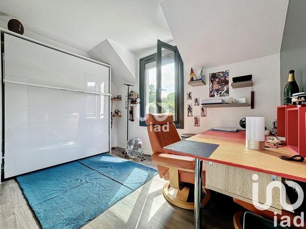 Maison 8 pièces de 228 m² à La Queue-en-Brie (94510)