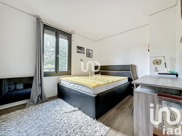 Maison 8 pièces de 228 m² à La Queue-en-Brie (94510)