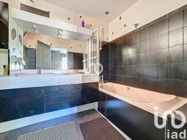 Maison 8 pièces de 228 m² à La Queue-en-Brie (94510)