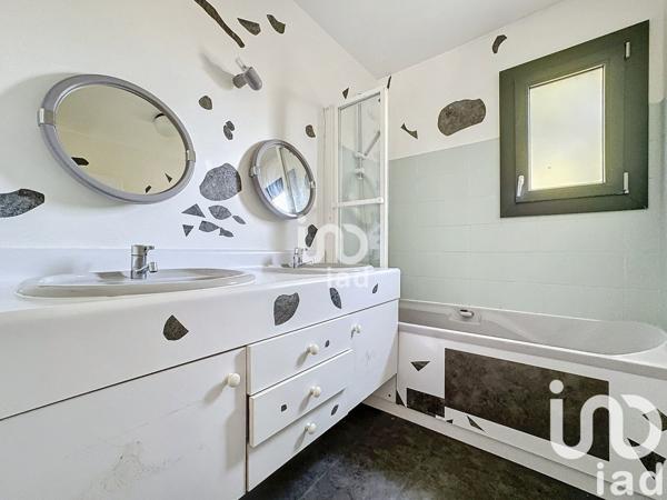 Maison 8 pièces de 228 m² à La Queue-en-Brie (94510)