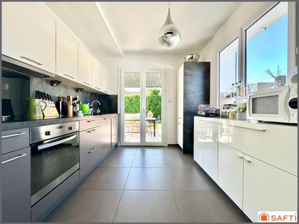 Jolie maison individuelle avec jardin et piscine