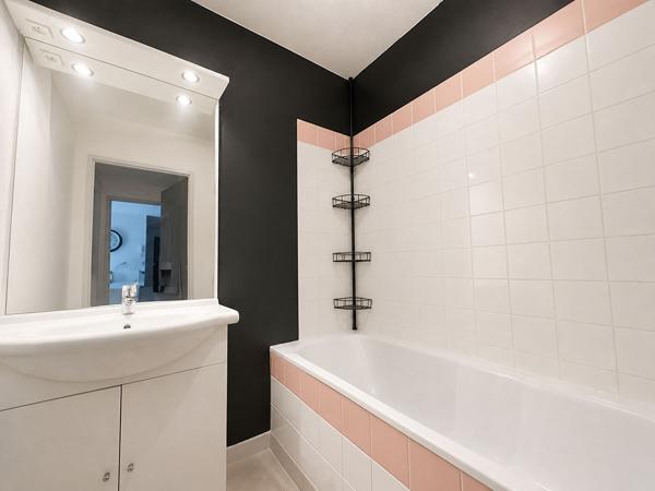 Bel Appartement T2 avec balcon et parking - Rivery
