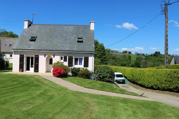 Maison à vendre QUIMPER (29) 4 chambres, 96 m2 sur terrain de 1156 m2 Sous sol complet