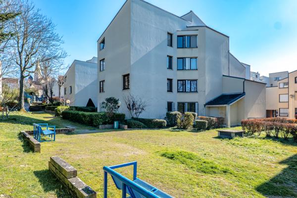 Duplex familial lumineux avec séjour Cathédrale – 102 m² – 4 chambres – Balcon – Box fermé 