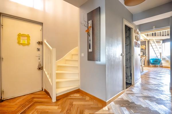 Duplex familial lumineux avec séjour Cathédrale – 102 m² – 4 chambres – Balcon – Box fermé 