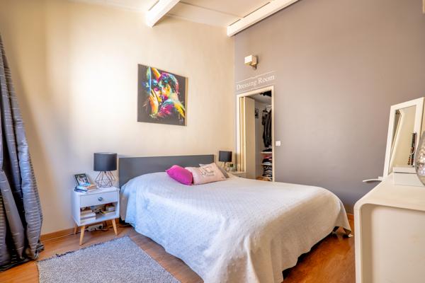 Duplex familial lumineux avec séjour Cathédrale – 102 m² – 4 chambres – Balcon – Box fermé 