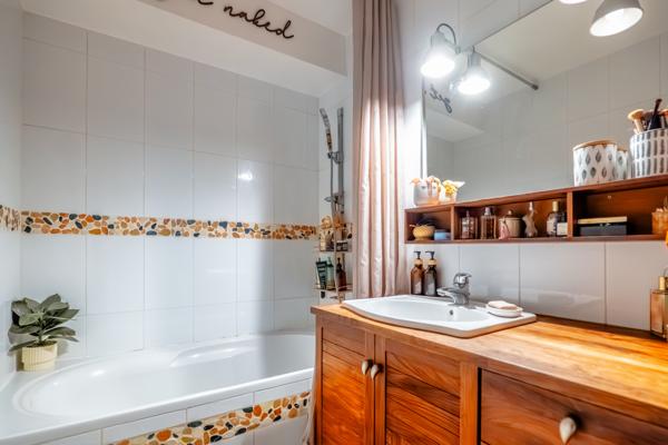 Duplex familial lumineux avec séjour Cathédrale – 102 m² – 4 chambres – Balcon – Box fermé 