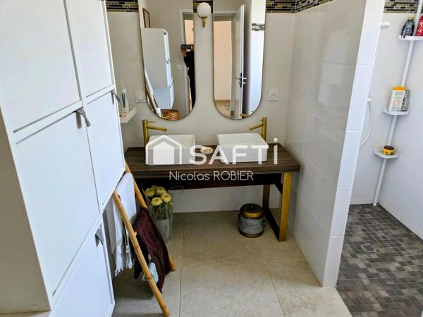 PLAIN PIED IMPECCABLE , DEUX CHAMBRES , GARAGE, JARDIN ET PLUS !