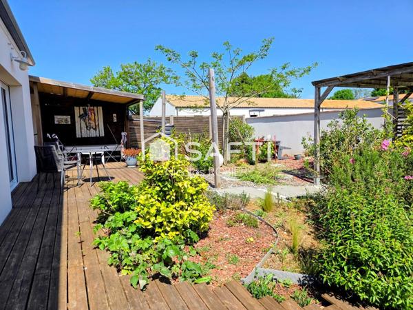 PLAIN PIED IMPECCABLE , DEUX CHAMBRES , GARAGE, JARDIN ET PLUS !