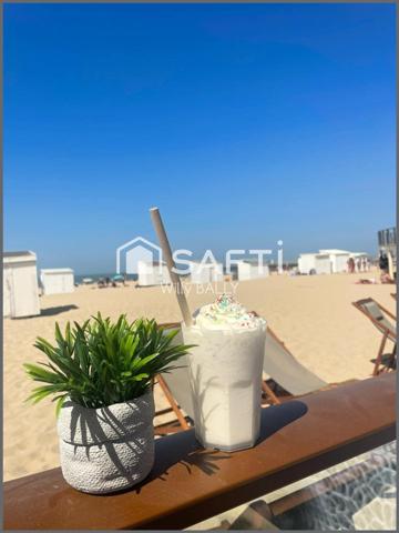 Emplacement N°1 pour ce Bar de  plage..