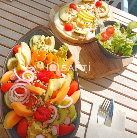 Emplacement N°1 pour ce Bar de  plage..