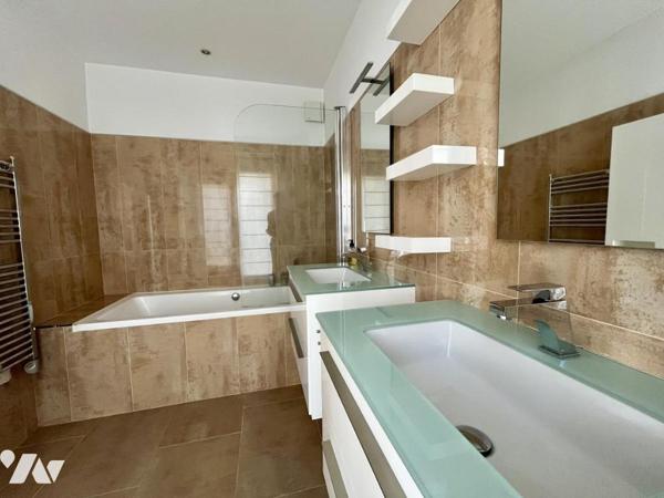 NANTES CAMUS - TRES BEAU T4 AVEC TERRASSE ET VUE DEGAGEE SUR LA CHEZINE