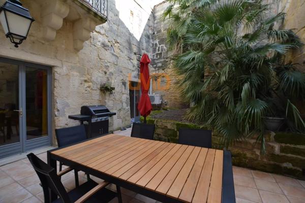 Demeure de charme au coeur de Sommières, Garage, jardinet, terrasse