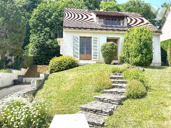 VALLEE DE L’EURE, AU CALME  PROCHE CENTRE BOURG
CONSTRUCTION TRADI SUR S/SOL 5 PIECES 111m² HAB.