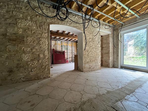 20682 - Maison en pierres à rénover