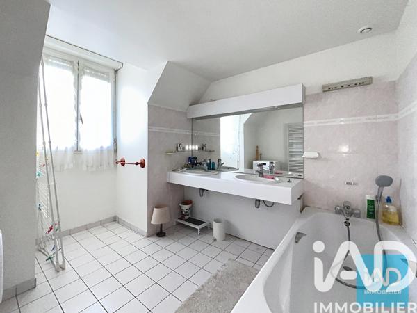 Maison à vendre 8 pièces 211 m² Louveciennes