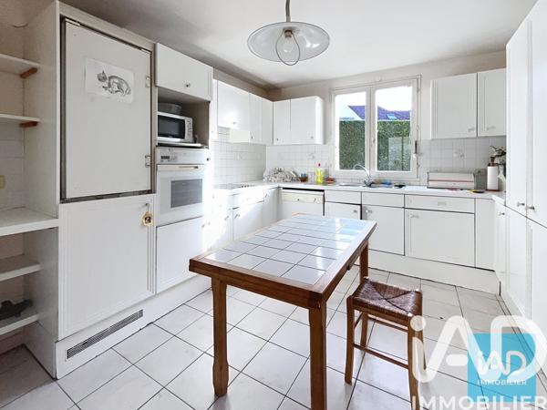 Maison à vendre 8 pièces 211 m² Louveciennes