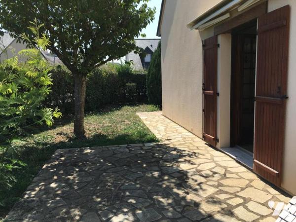 SABLE SUR SARTHE -  PAVILLON INDIVIDUEL - jardin. Réf : CC2063