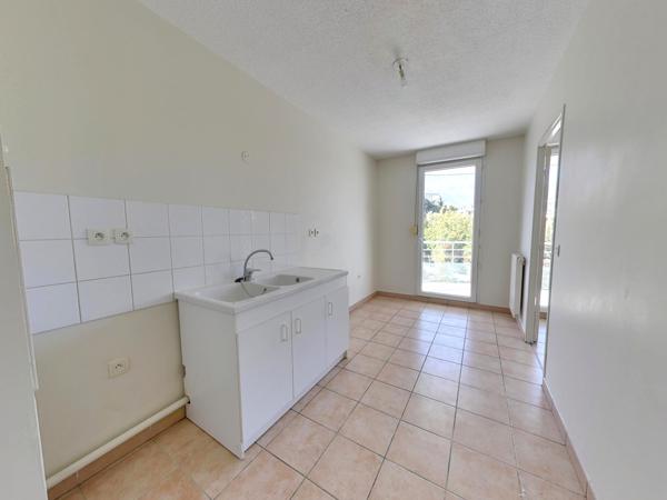 GRAND 2 PIÈCES + CUISINE EN ÉTAGE AVEC TERRASSE OUEST ECHIROLLES NOUVEAU CENTRE