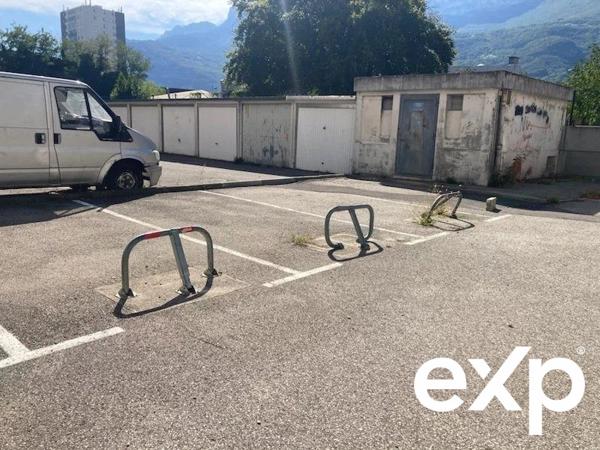Places de parking sécurisées