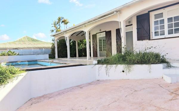 Maison à louer    4 pièces •  Morne-à-l'Eau