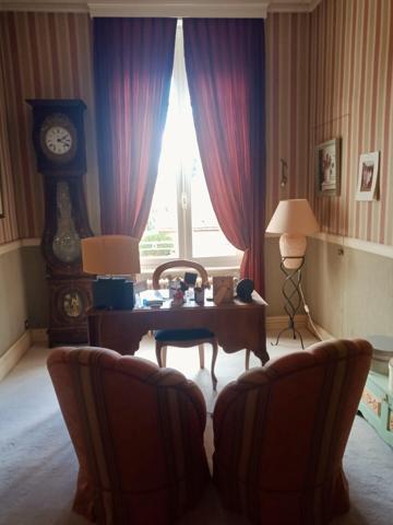 Maison de conte de fées au cœur d'un village thermale