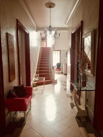 Maison de conte de fées au cœur d'un village thermale