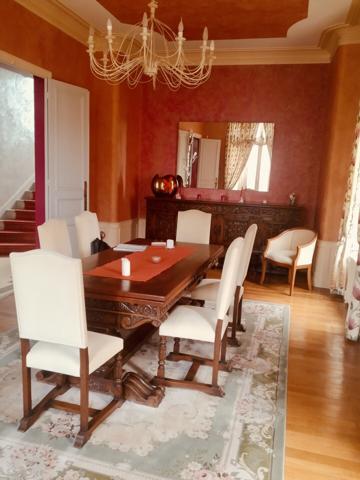 Maison de conte de fées au cœur d'un village thermale