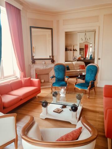 Maison de conte de fées au cœur d'un village thermale