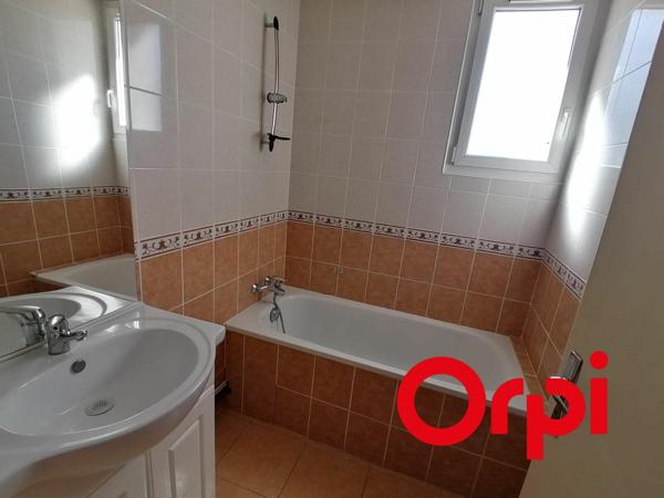 Appartement à louer    4 pièces •  Beaurepaire