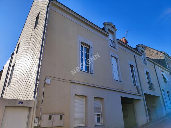 Appartement de type 2 composé d'une chambre, situé en centre-ville de Montjean sur Loire