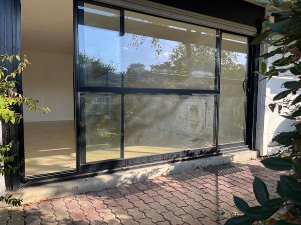 Au Hameau de Noailles, lumineux appartement de 81m² habitable avec terrasse privative et parking, clim réversible