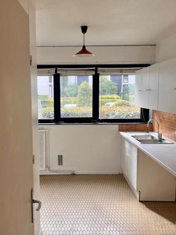 Au Hameau de Noailles, lumineux appartement de 81m² habitable avec terrasse privative et parking, clim réversible