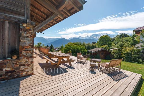Chalet à Combloux – Vue Panoramique sur le Mont-Blanc
