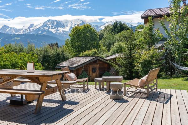Chalet à Combloux – Vue Panoramique sur le Mont-Blanc
