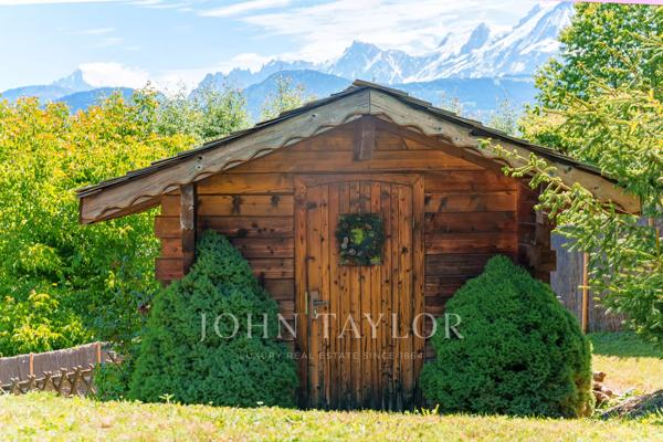 Chalet à Combloux – Vue Panoramique sur le Mont-Blanc