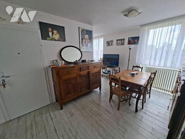A VENDRE Appartement situé au 5ème étage d'un immeuble disposant d'un ascenseur, à MAUBEUGE, pr...