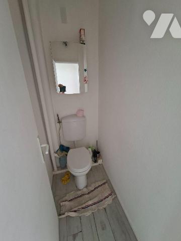 A VENDRE Appartement situé au 5ème étage d'un immeuble disposant d'un ascenseur, à MAUBEUGE, pr...