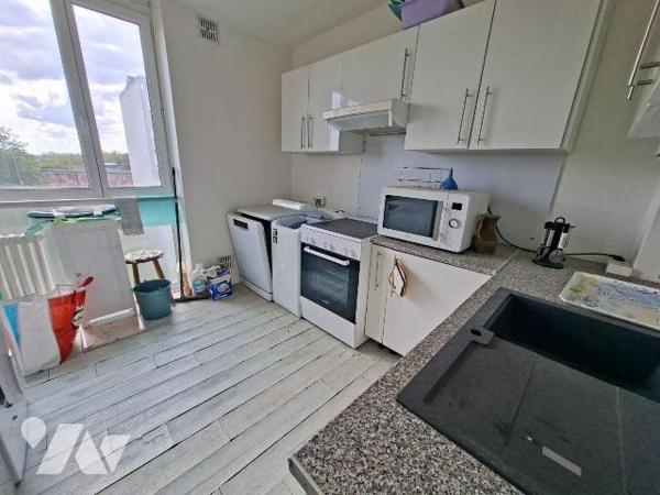 A VENDRE Appartement situé au 5ème étage d'un immeuble disposant d'un ascenseur, à MAUBEUGE, pr...