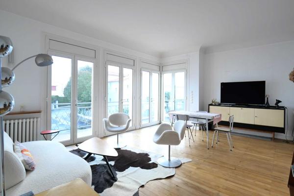 Le chay, L’Architecture 50 … La plage au bout de la rue !
