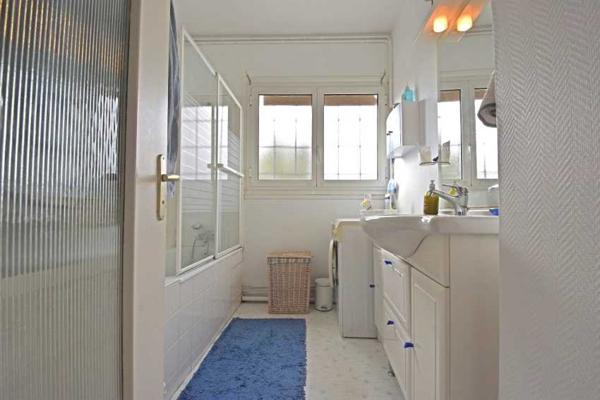 Le chay, L’Architecture 50 … La plage au bout de la rue !