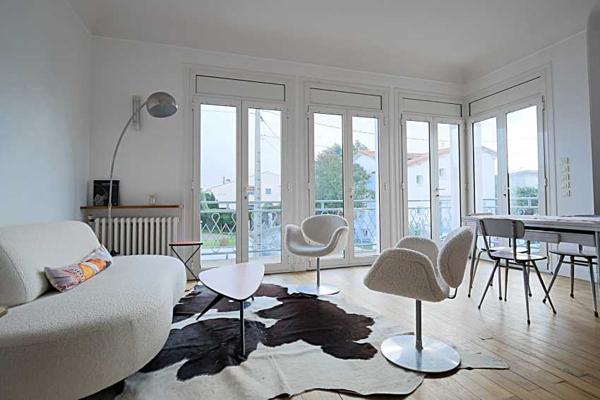Le chay, L’Architecture 50 … La plage au bout de la rue !