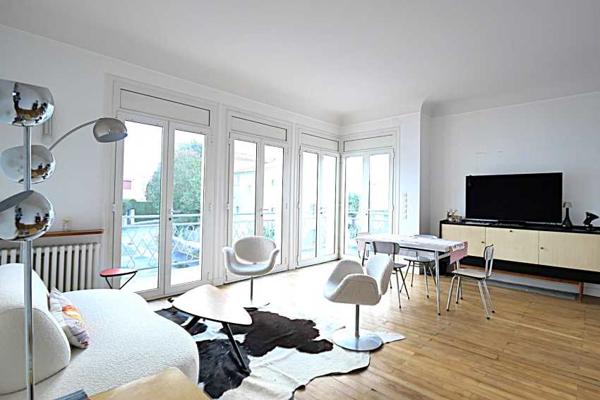 Le chay, L’Architecture 50 … La plage au bout de la rue !