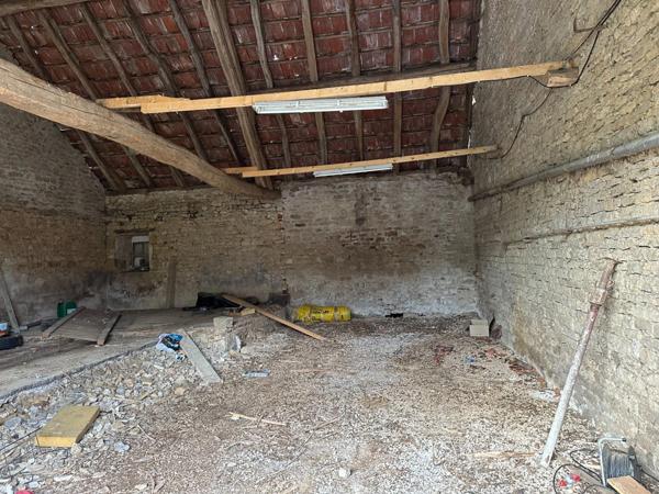 Terrain à bâtir avec 200 m² de dépendances proche de POUILLY EN AUXOIS (21)