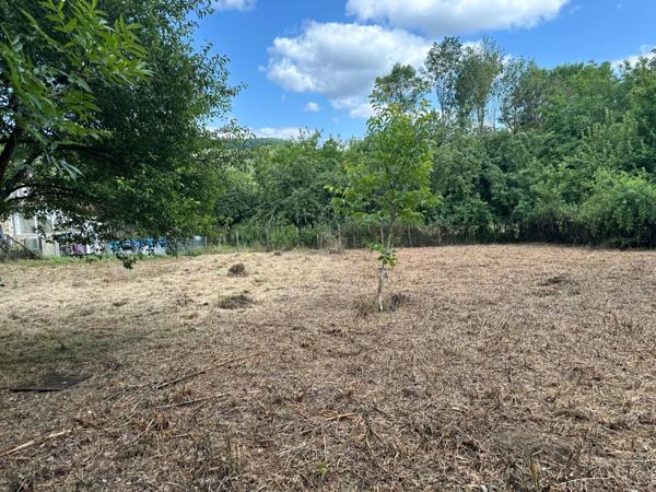 Terrain à bâtir avec 200 m² de dépendances proche de POUILLY EN AUXOIS (21)