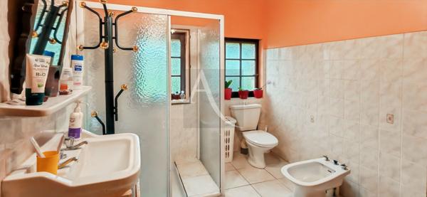 Maison de campagne au calme avec grange sur 1.7 hectare