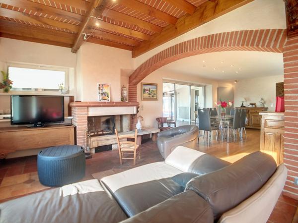 Grande maison renovee avec piscine, jardin et vue Pyrenees