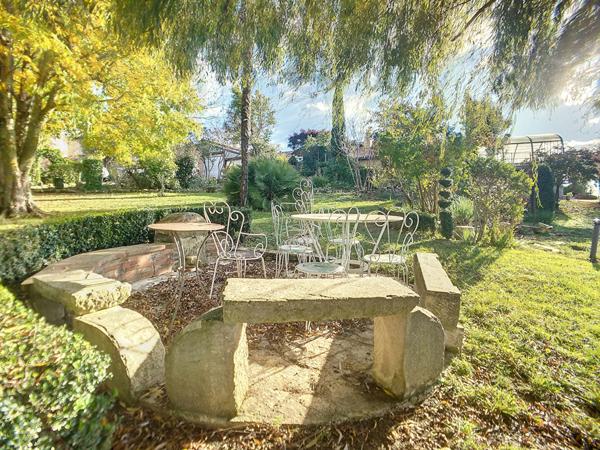 Grande maison renovee avec piscine, jardin et vue Pyrenees